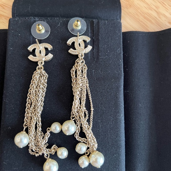 CHANEL CC Pearl Drop Earrings - Picture 3 of 5